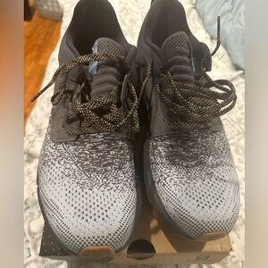 Size 10- Salomon Predict Soc Gray